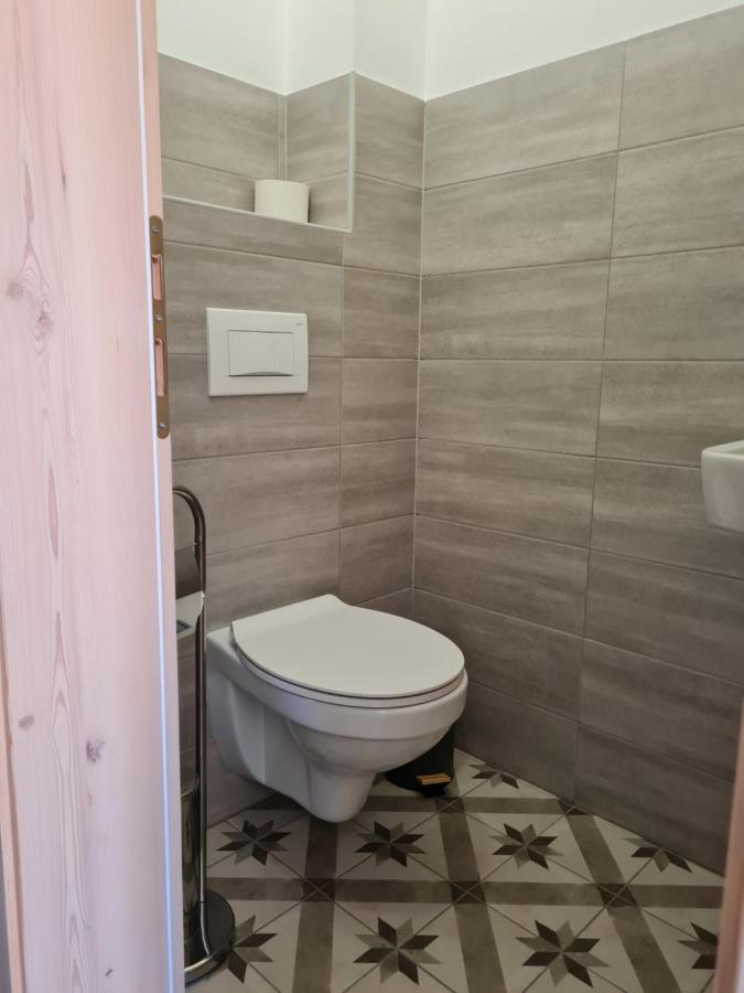 Nona Bb Bed & Breakfast โพสโตยนา ภายนอก รูปภาพ